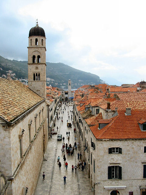 Stradun mit Kloster